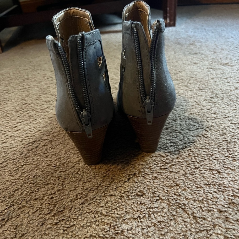 Report- Shoes - Picture 2 of 6